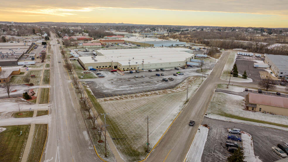 857 W State St, Hartford, WI for sale - Building Photo - Image 2 of 16