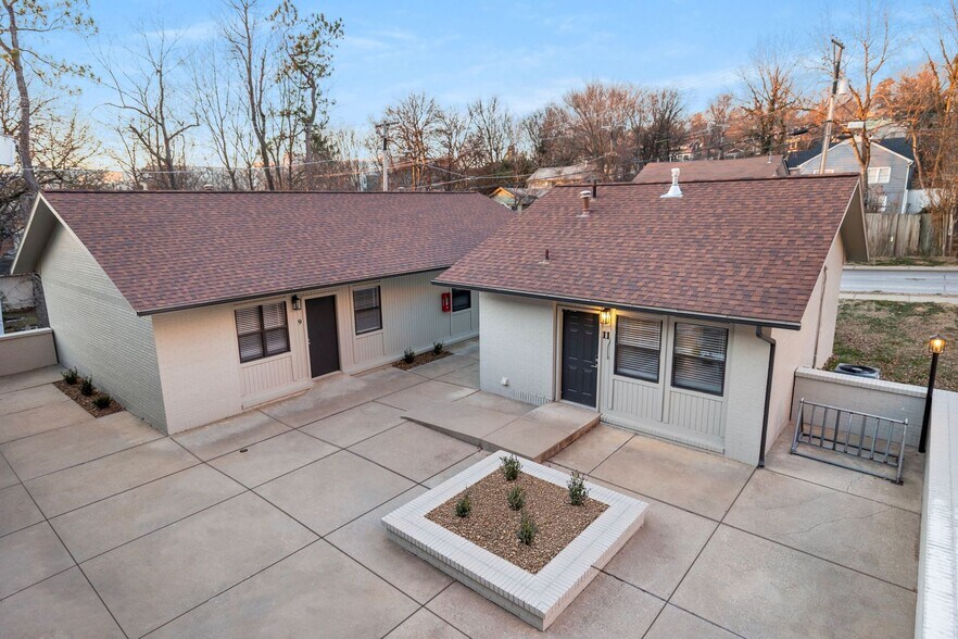 215 W Watson St, Fayetteville, AR à vendre - Photo du bâtiment - Image 3 de 3