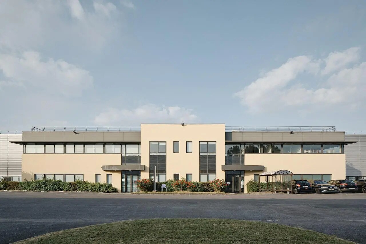 Flex in Le Mesnil-Amelot for lease Building Photo- Image 1 of 8