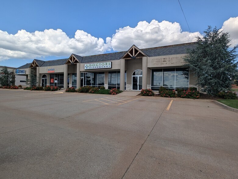 1315-1321 NW Sheridan Rd, Lawton, OK à louer - Photo du bâtiment - Image 2 de 10