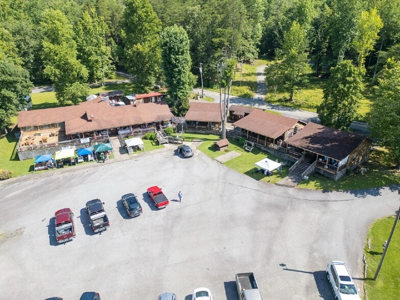 107 Country Creek Dr, Pickens, SC for sale - Building Photo - Image 2 of 36