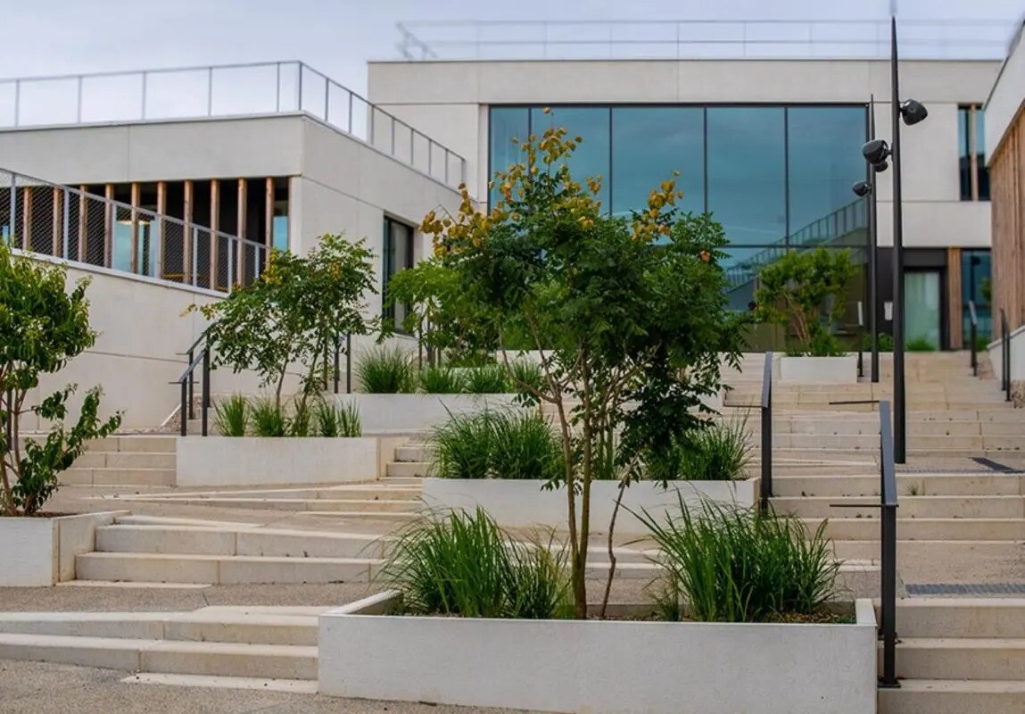 Office in Rouen for lease Primary Photo- Image 1 of 4