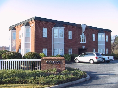 1386 Westgate Center Dr, Winston-Salem, NC for lease - Building Photo - Image 1 of 2