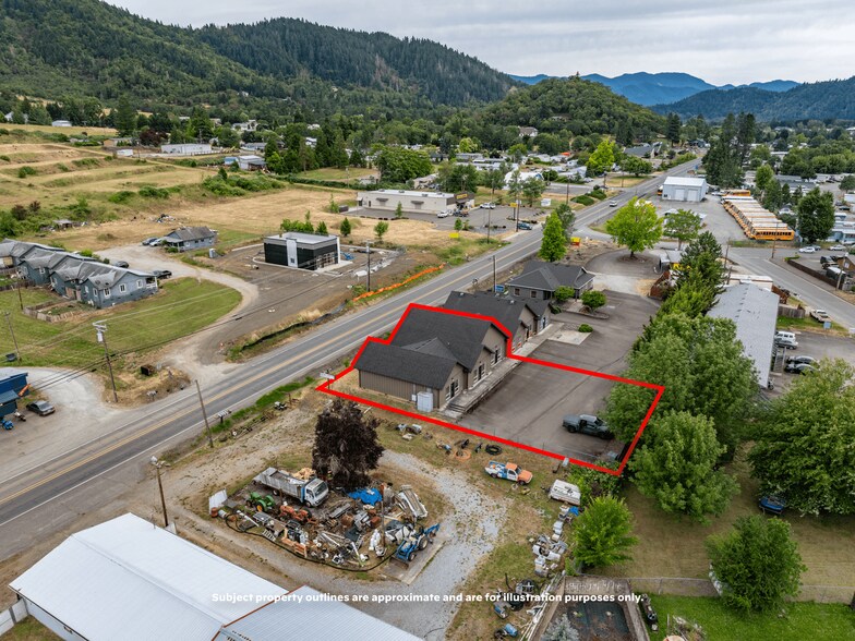 209 S Old Pacific Hwy, Myrtle Creek, OR à vendre - Photo du bâtiment - Image 2 de 60