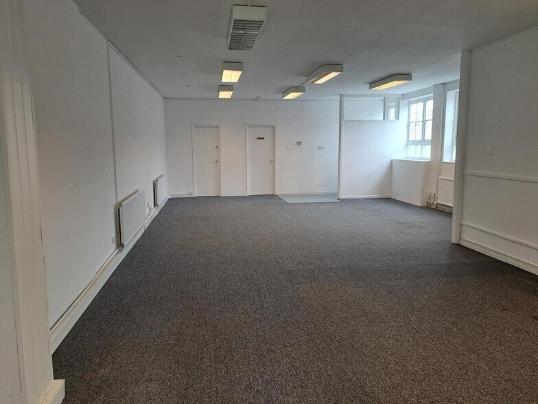 8A Church Rd, Welwyn Garden City à louer - Photo du bâtiment - Image 3 de 9