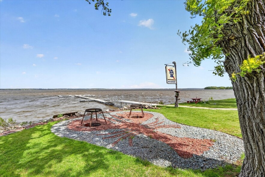 11802 N Charley Bluff Rd, Milton, WI à vendre - Photo du bâtiment - Image 2 de 20