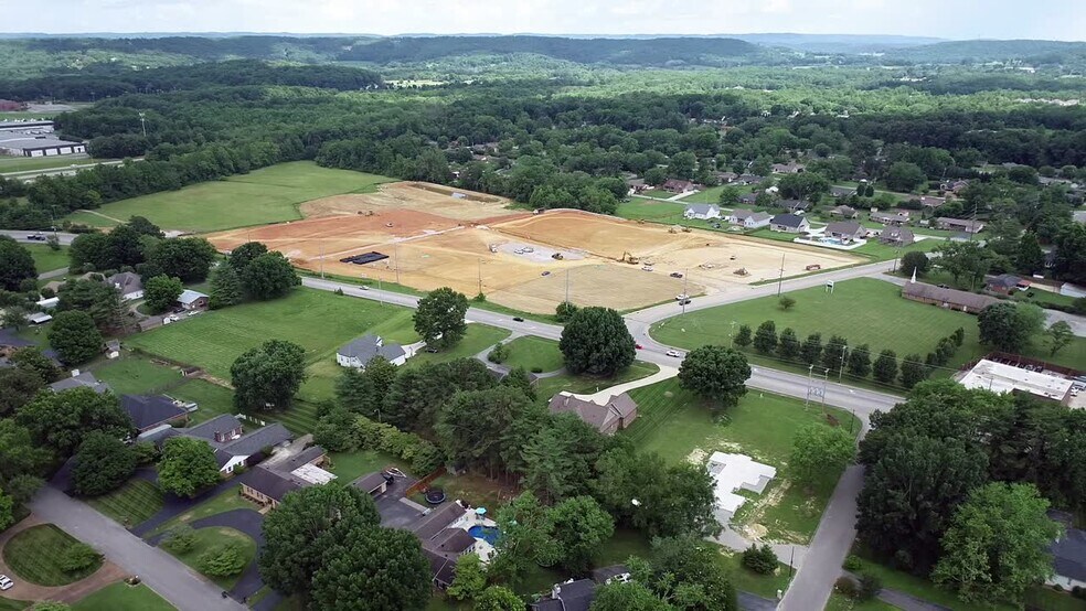 1545 E 10th St, Cookeville, TN à louer - Vidéo sur l’inscription commerciale - Image 2 de 5