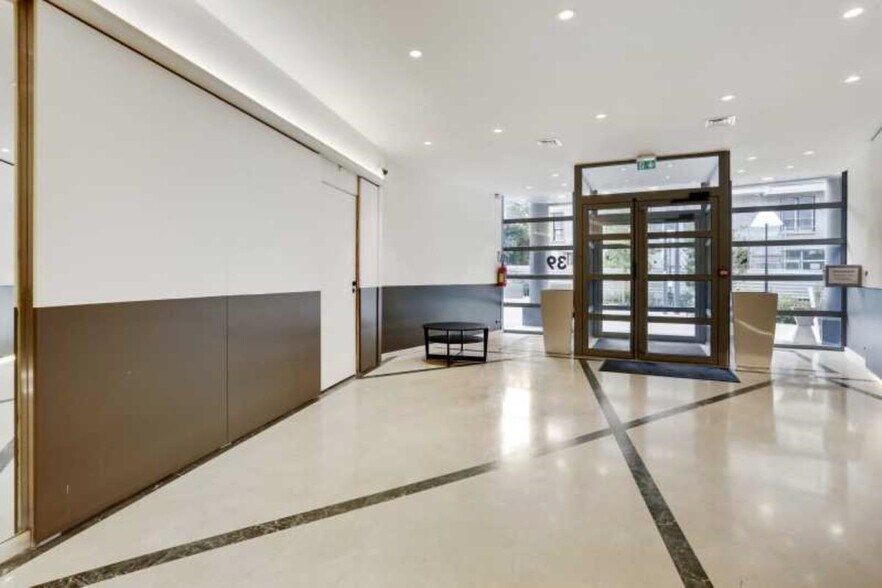 39 Rue Du Gouverneur Général Eboué, Issy-les-Moulineaux à louer - Photo du bâtiment - Image 2 de 13