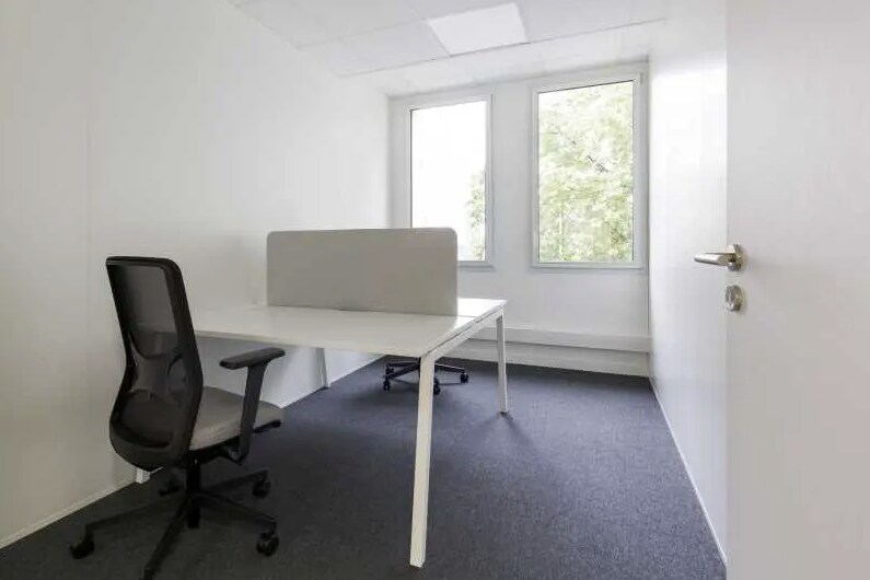 Coworking Space in Charenton-le-Pont for lease Interior Photo- Image 1 of 6