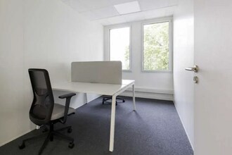 Coworking Space in Charenton-le-Pont for lease Interior Photo- Image 1 of 6