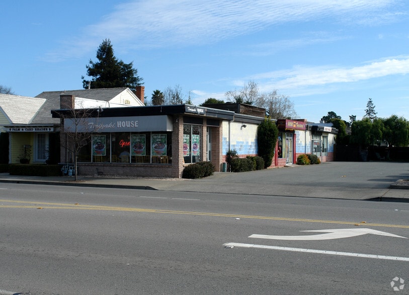 706-710 E Washington St, Petaluma, CA à vendre - Photo du bâtiment - Image 3 de 4