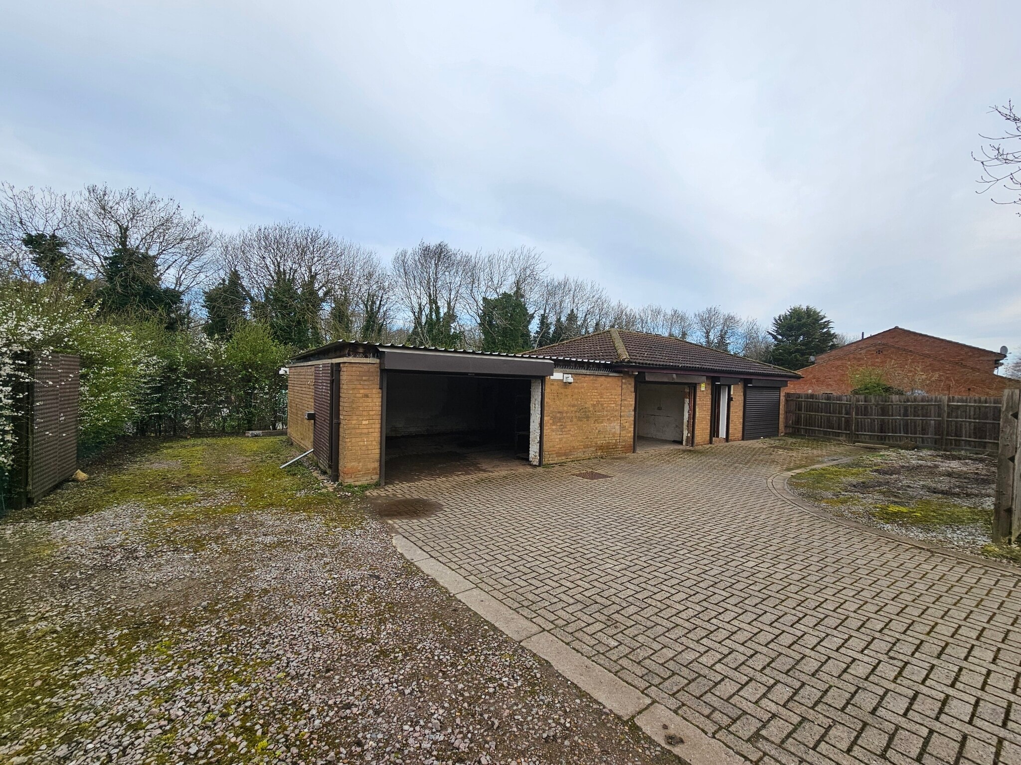 16 Sandy Close, Milton Keynes for lease Building Photo- Image 1 of 7