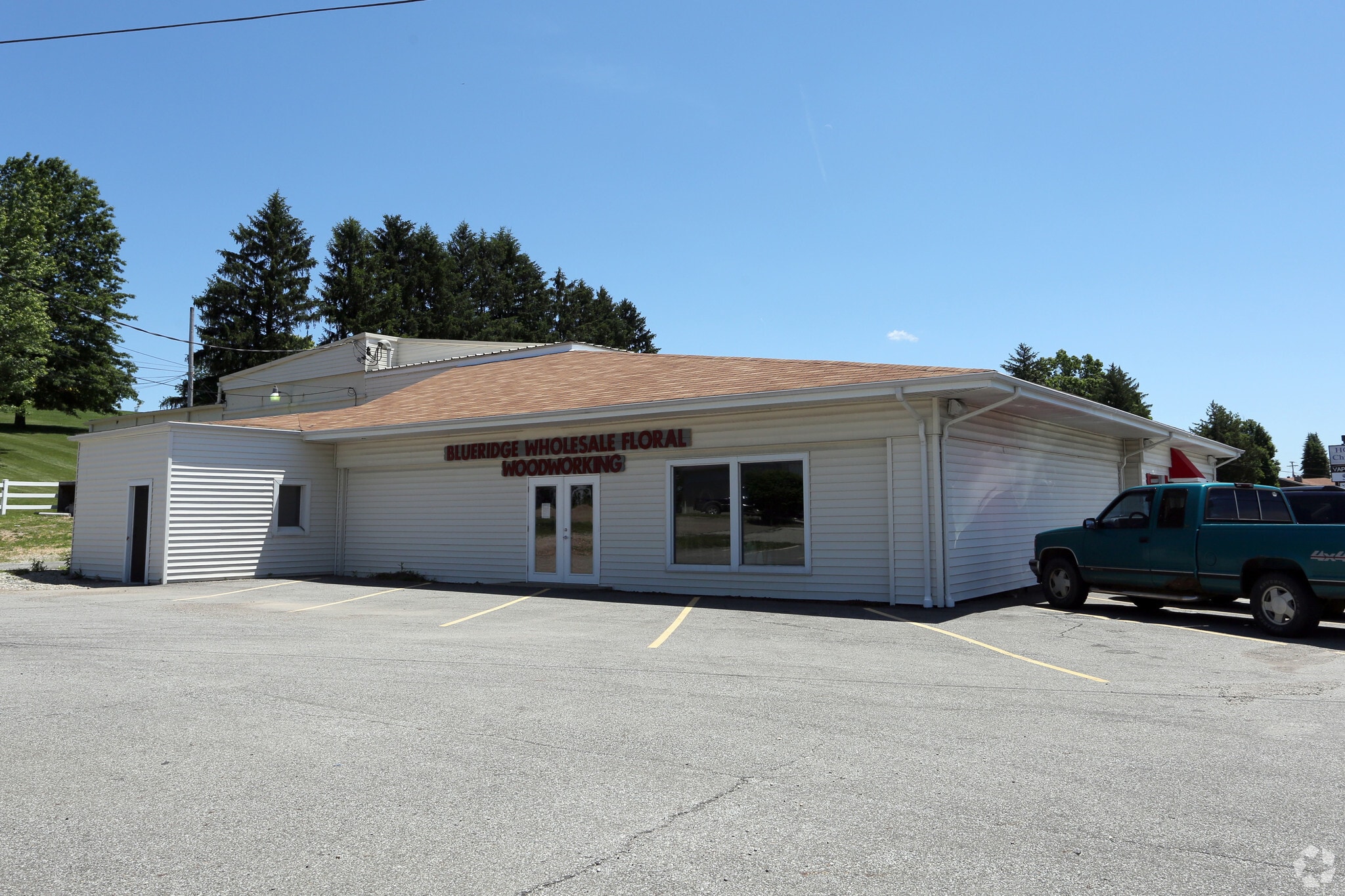52171 National Rd, Saint Clairsville, OH à louer Photo du bâtiment- Image 1 de 7