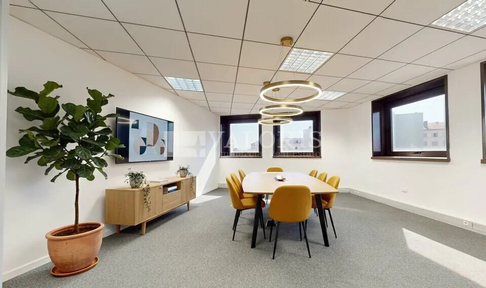 Office in Lyon for sale - Interior Photo - Image 1 of 11