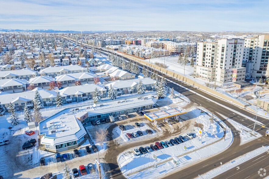 15 Millrise Blvd SW, Calgary, AB à vendre - Aérien - Image 2 de 3