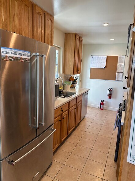 1518 Center Ave, Martinez, CA à vendre - Photo du bâtiment - Image 2 de 6