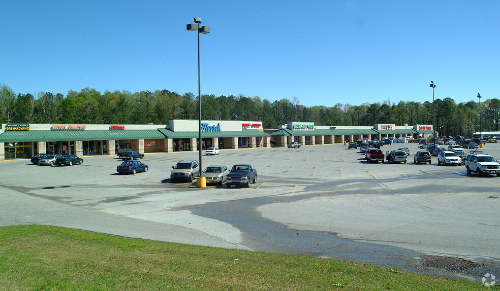 137 Gateway Plz, Greenville, AL for lease - Primary Photo - Image 1 of 15