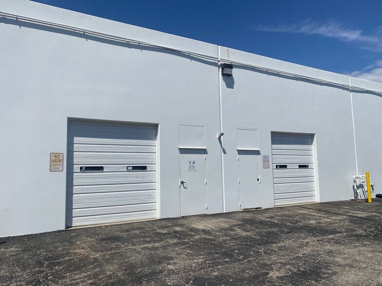 2335-2361 Westbrooke Dr, Columbus, OH à louer - Photo du bâtiment - Image 2 de 3