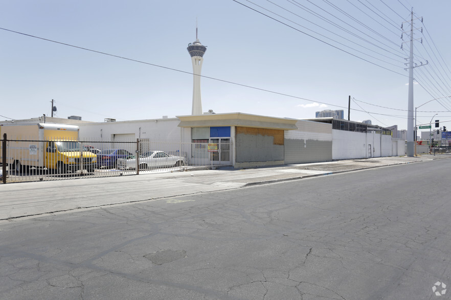 1519-1529 Industrial Rd, Las Vegas, NV à vendre - Photo principale - Image 1 de 11