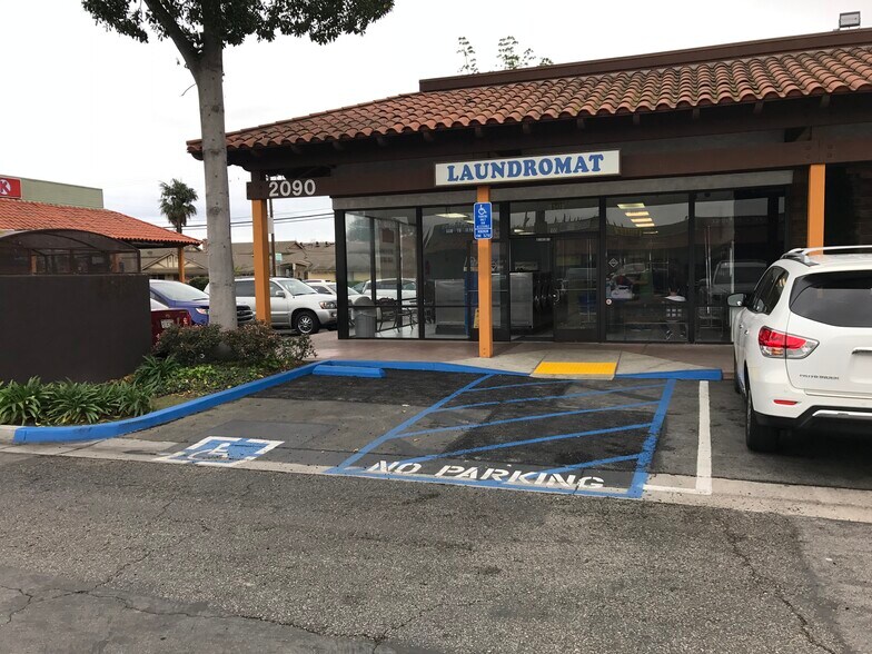 2060 S Euclid, Anaheim, CA à louer - Photo du bâtiment - Image 2 de 6