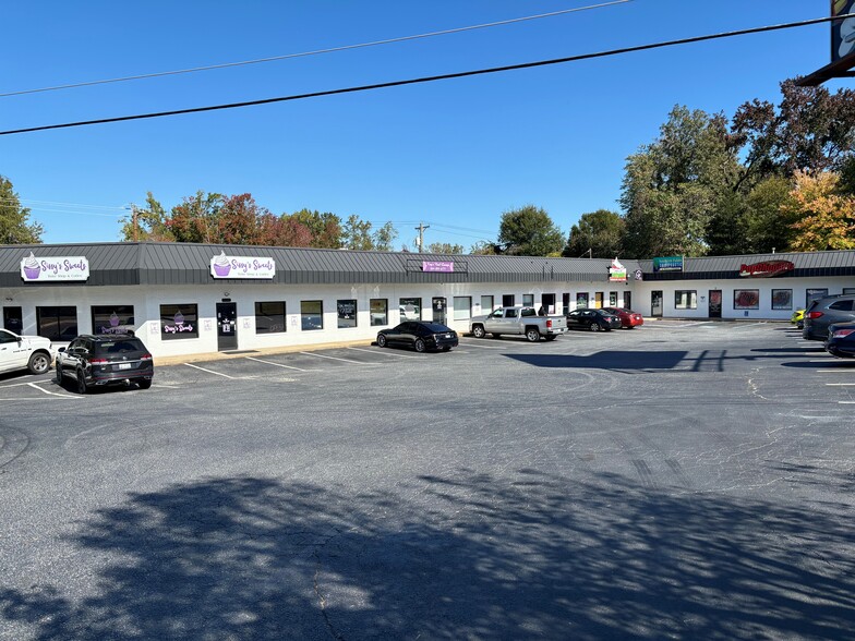 210 Westgate Mall Dr, Spartanburg, SC for lease - Building Photo - Image 1 of 1