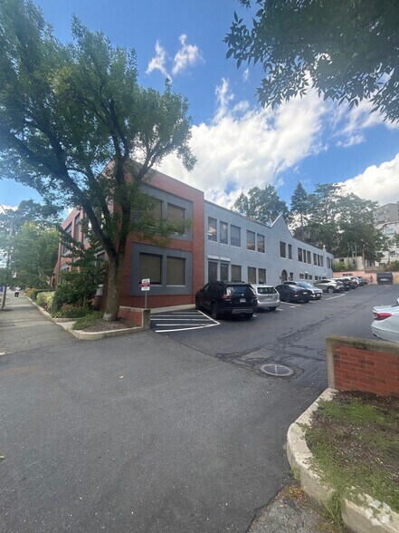 637-651 Washington St, Brookline, MA à louer - Photo du bâtiment - Image 2 de 3