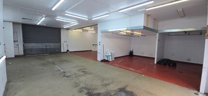 Moorfield Cres, Yeadon for lease Interior Photo- Image 2 of 7