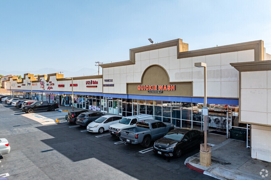 2228-2274 S Garey Ave, Pomona, CA à vendre - Photo principale - Image 1 de 14