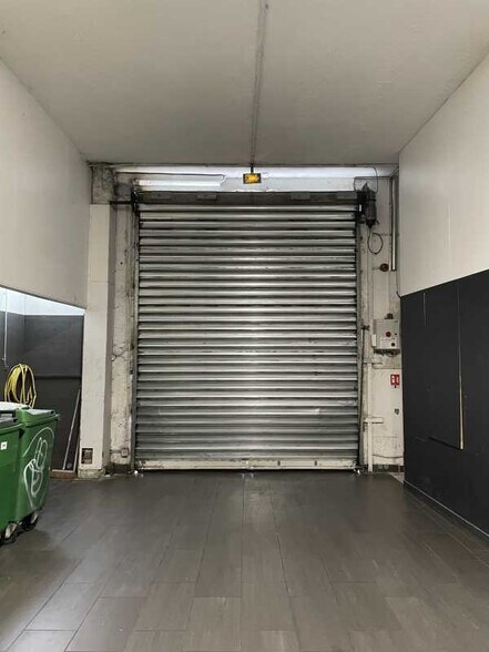 Immeuble residentiel dans Paris à vendre - Photo intérieure - Image 2 de 7
