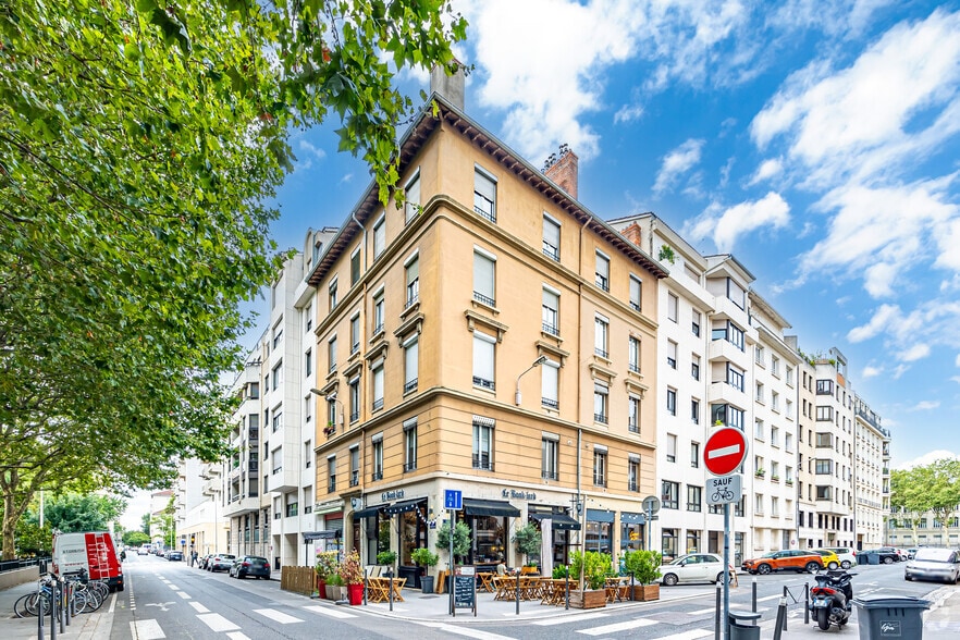 Retail in Lyon for lease - Primary Photo - Image 1 of 2