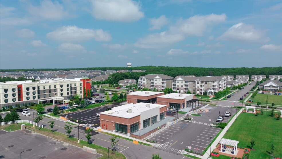 901 Boulevard E, Yaphank, NY à louer - Vidéo sur l’inscription commerciale - Image 2 de 29