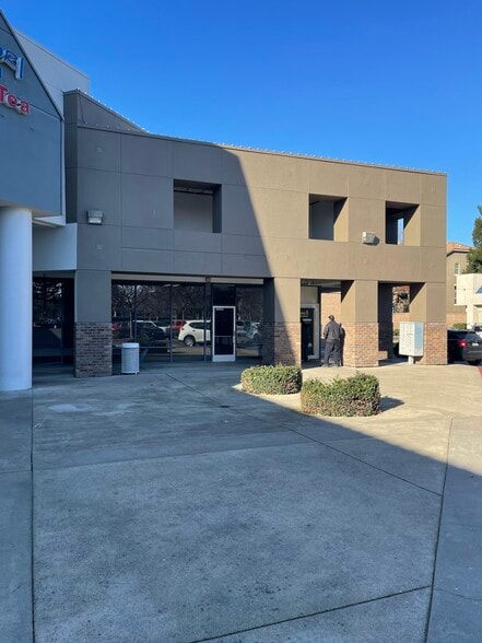 2550 W El Camino Ave, Sacramento, CA for lease - Building Photo - Image 3 of 11
