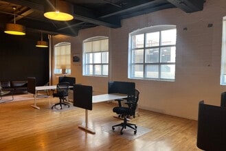 372 Richmond St W, Toronto, ON à louer Photo intérieure- Image 2 de 5