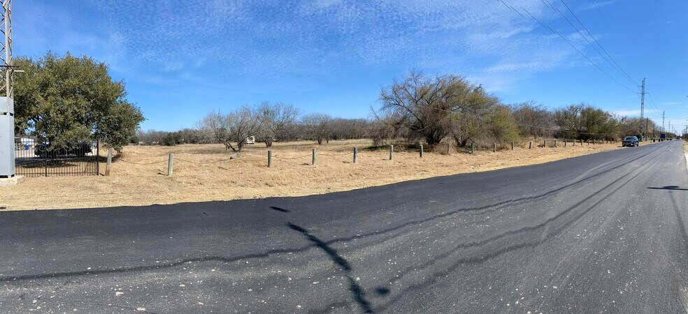 3700 Pitluk Ave, San Antonio, TX à vendre - Photo du bâtiment - Image 3 de 10