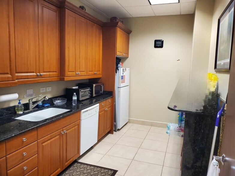 8141 Mainline, Fort Myers, FL à louer - Photo du bâtiment - Image 3 de 16