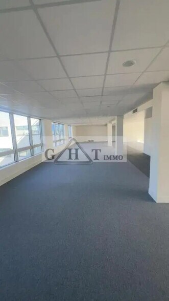 Office in Saint-Ouen-sur-Seine for lease - Interior Photo - Image 2 of 8