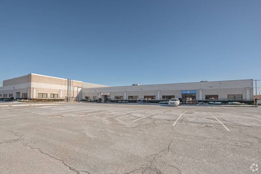 245 Newtown Rd, Plainview, NY for lease - Building Photo - Image 3 of 7