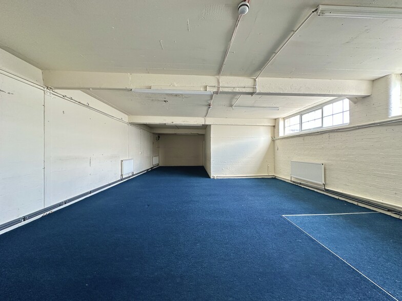Leagrave Rd, Luton for lease - Interior Photo - Image 2 of 7