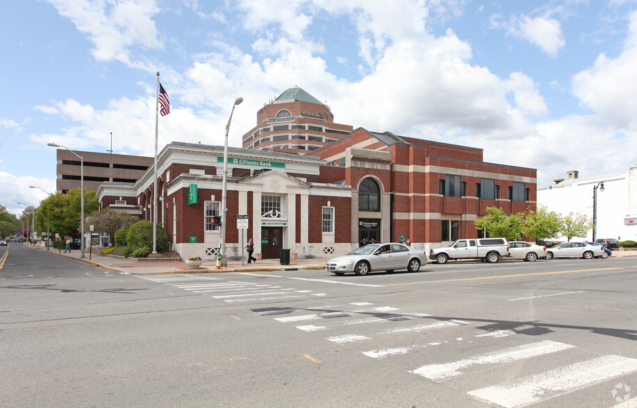 225-243 Main St, Middletown, CT for lease - Building Photo - Image 1 of 11