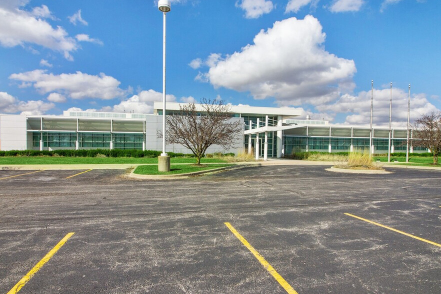 701 Crystal Pky, Belvidere, IL for sale - Primary Photo - Image 1 of 1