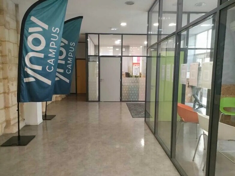 Office in Bordeaux for lease - Building Photo - Image 3 of 11