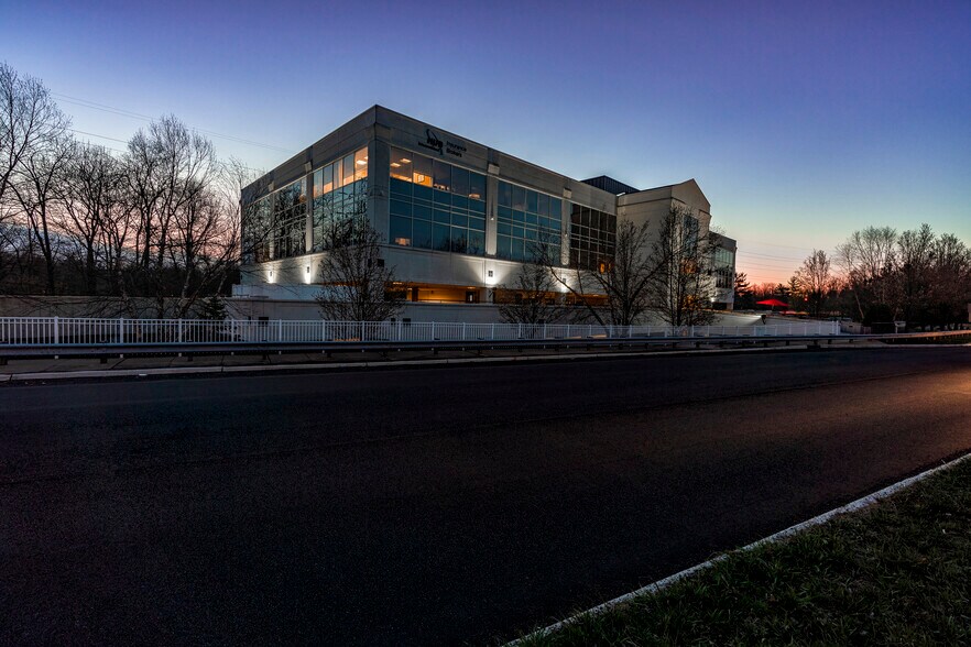 180 River Rd, Summit, NJ à louer - Photo du bâtiment - Image 2 de 8