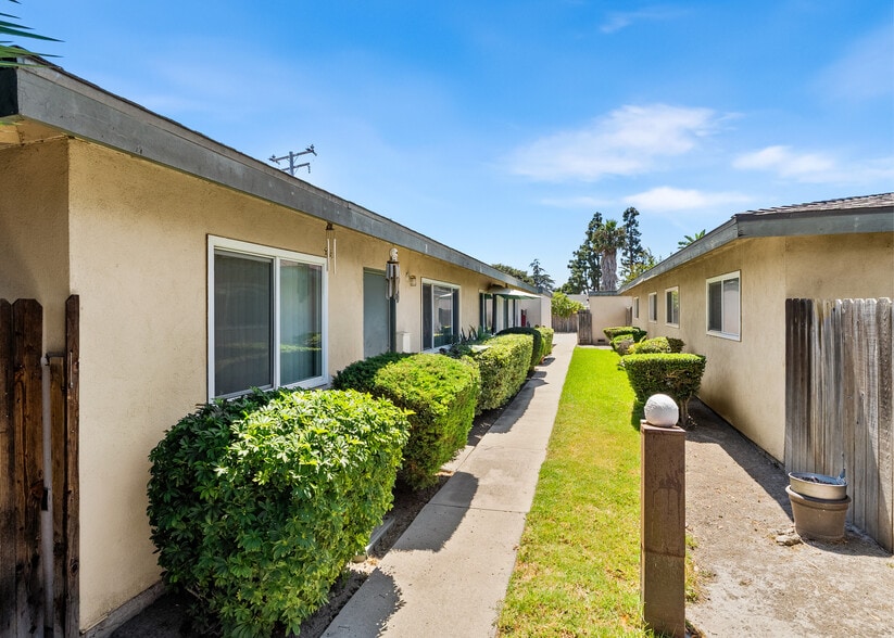 10762-17104 B Ln, Huntington Beach, CA for sale - Building Photo - Image 2 of 8