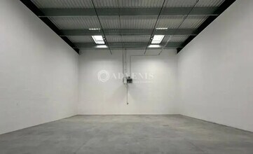 Flex in Corbeil-Essonnes for lease Interior Photo- Image 1 of 1