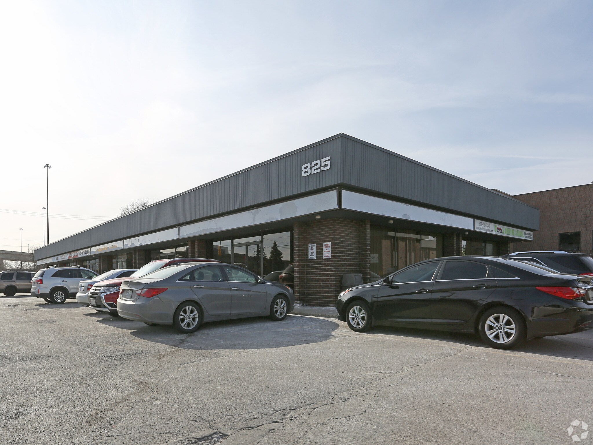 825 Weber St E, Kitchener, ON à vendre Photo principale- Image 1 de 1