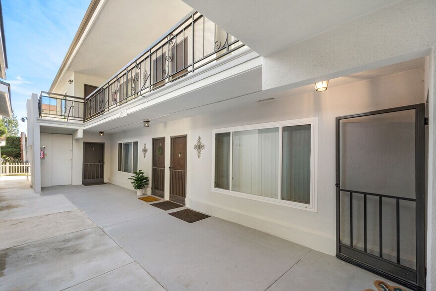 12571 Kensington Ln, Garden Grove, CA à vendre - Photo du bâtiment - Image 2 de 14