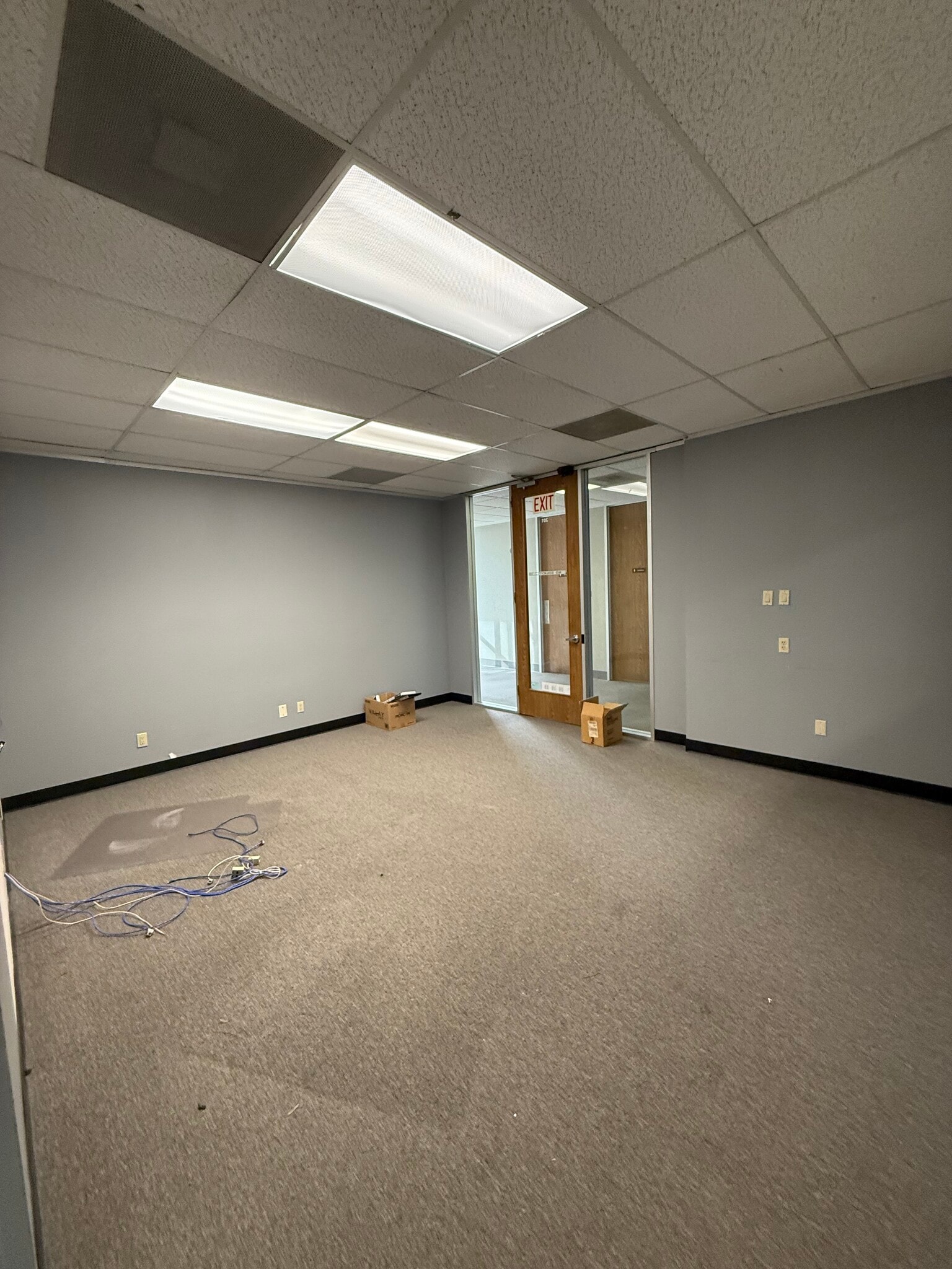 14011 Park Dr, Tomball, TX à louer Photo intérieure- Image 1 de 5