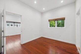 1112 N Sherbourne Dr, West Hollywood, CA for lease Interior Photo- Image 2 of 13
