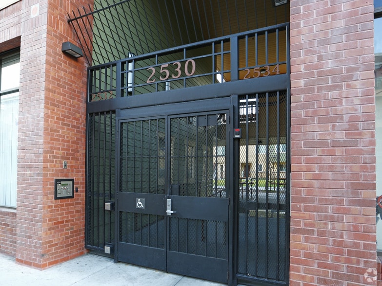 2530 International Blvd, Oakland, CA for lease - Building Photo - Image 3 of 3