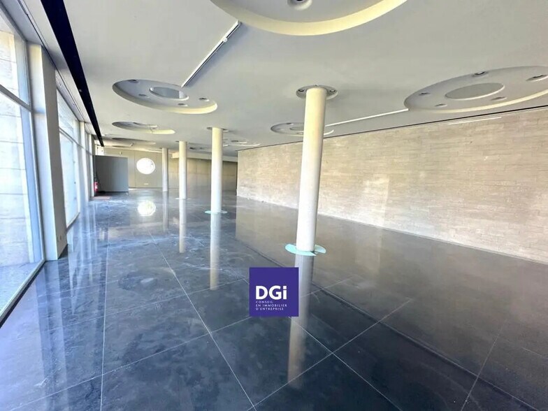 Retail in Avignon for sale - Building Photo - Image 2 of 4